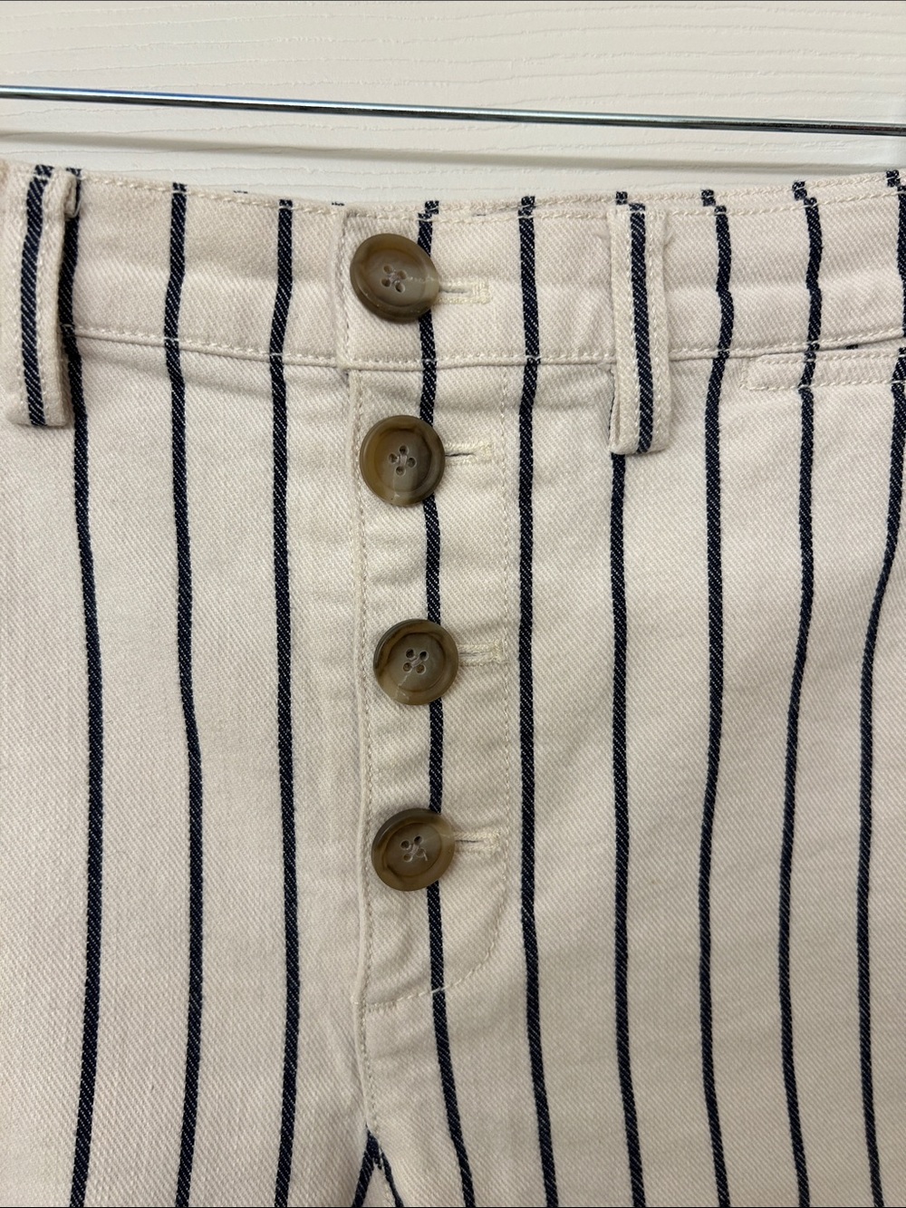 Madewell Emmett Railroad Stripe Denim High-Rise Shorts Size 30 - Picture 3 of 8